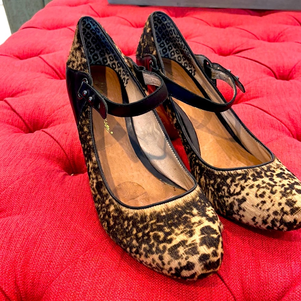 Tiger patent high heel shoe